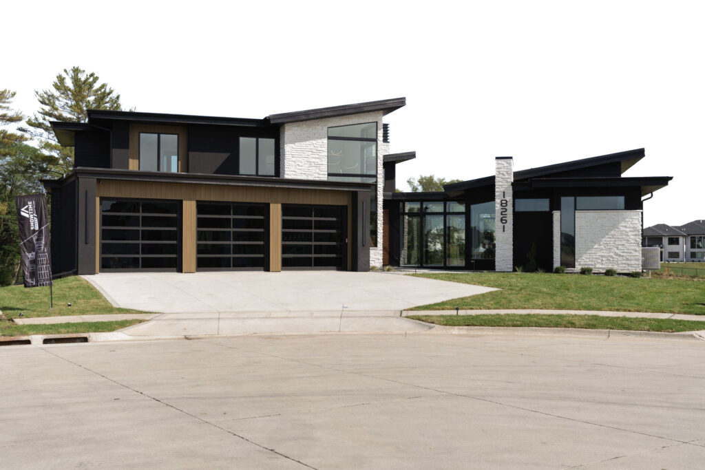 Des Moines Luxury Contemporary Estate